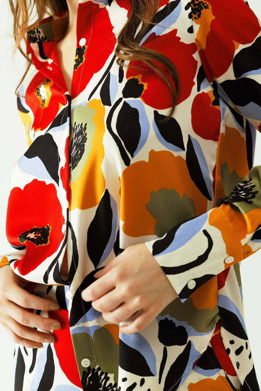 camisa oversize con dibujos de amapolas y cierre de botones Q2