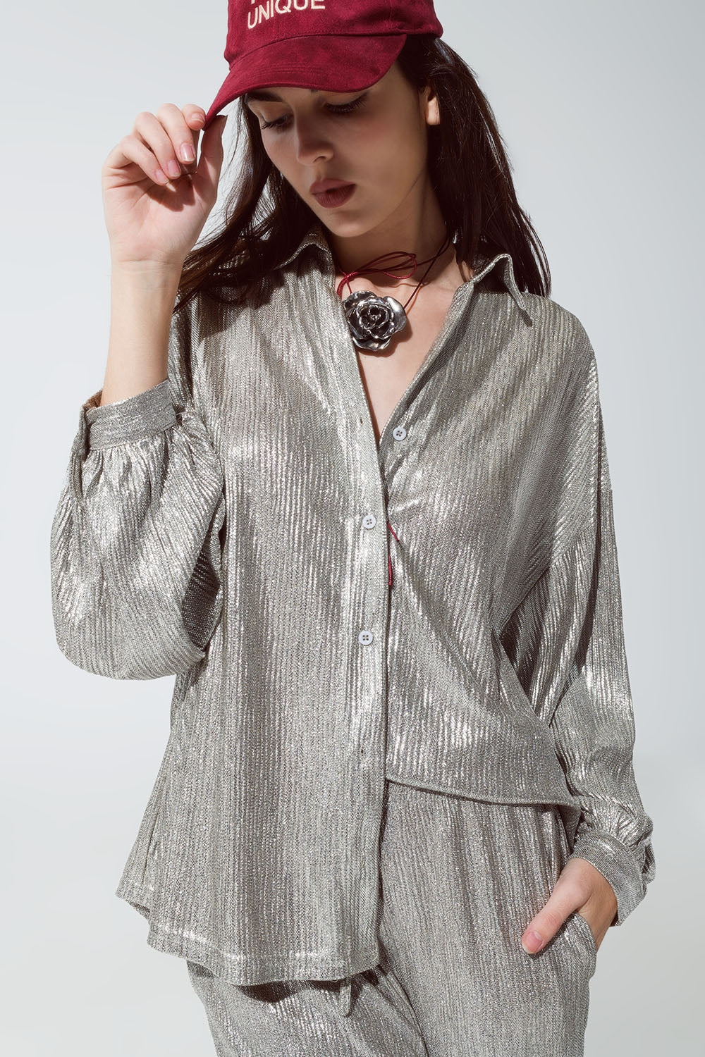 Camisa relajada con botones y mangas globo plateada Q2