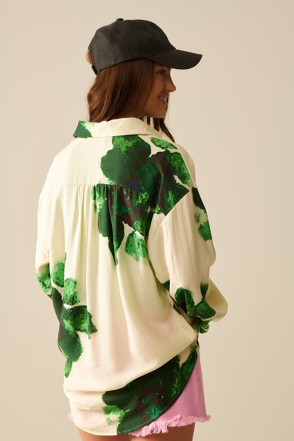 Camisa relajada con estampado de flores grandes en verde Q2