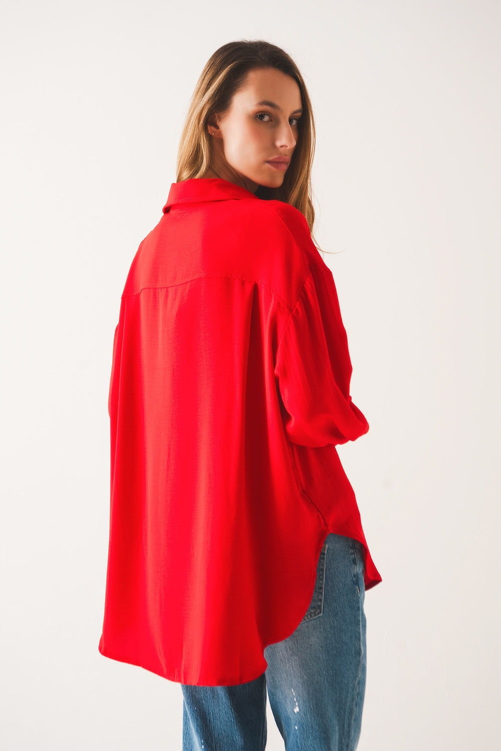 Camisa roja extragrande con detalle de bolsillo Q2