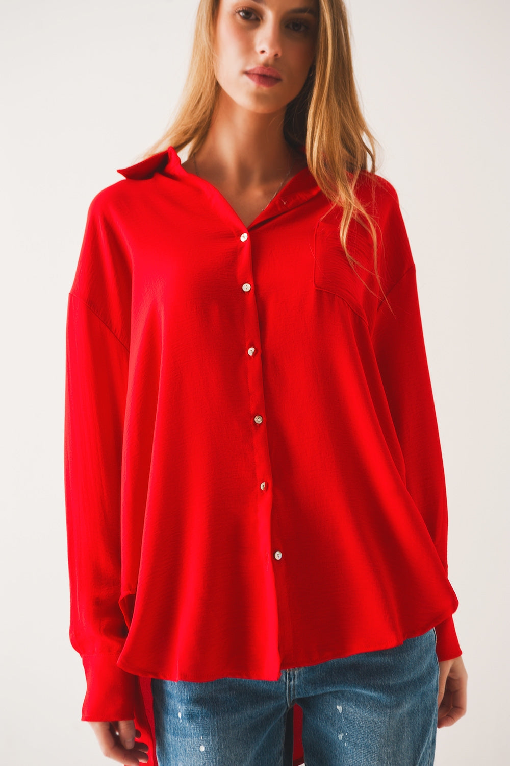 Camisa roja extragrande con detalle de bolsillo Q2