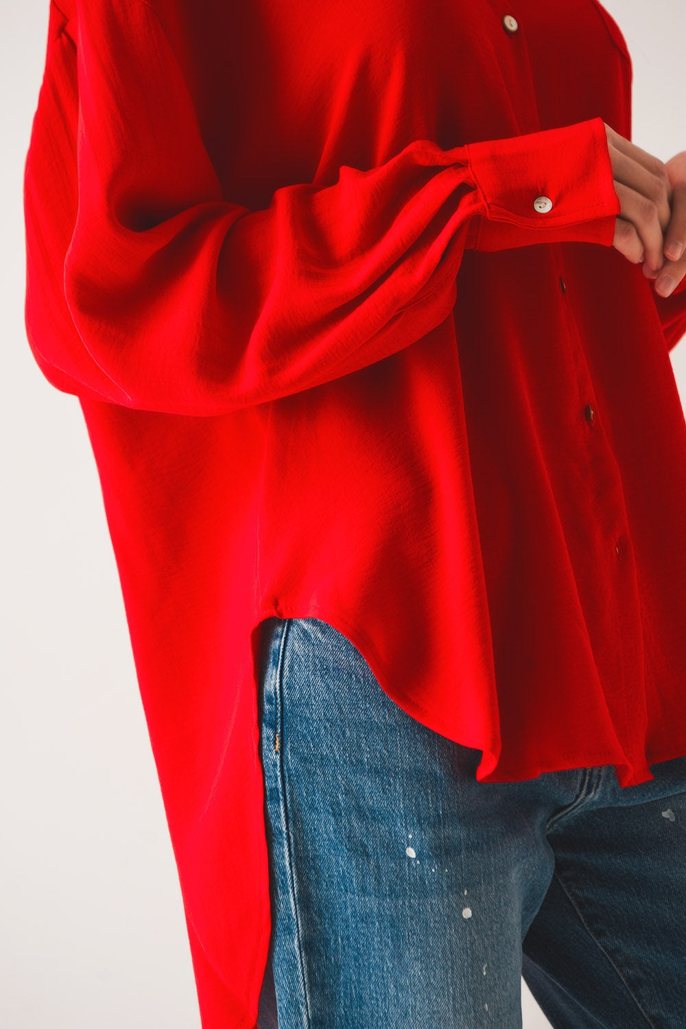 Camisa roja extragrande con detalle de bolsillo Q2