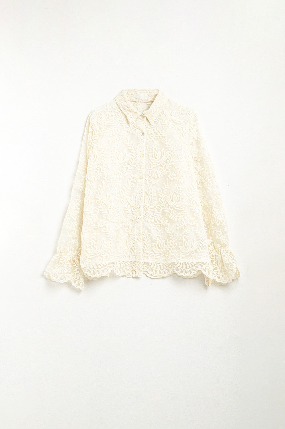 Camisa romántica de encaje color beige con mangas globo Q2
