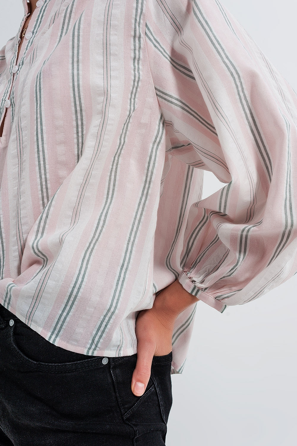 Camisa rosa de rayas con cuello mao Q2