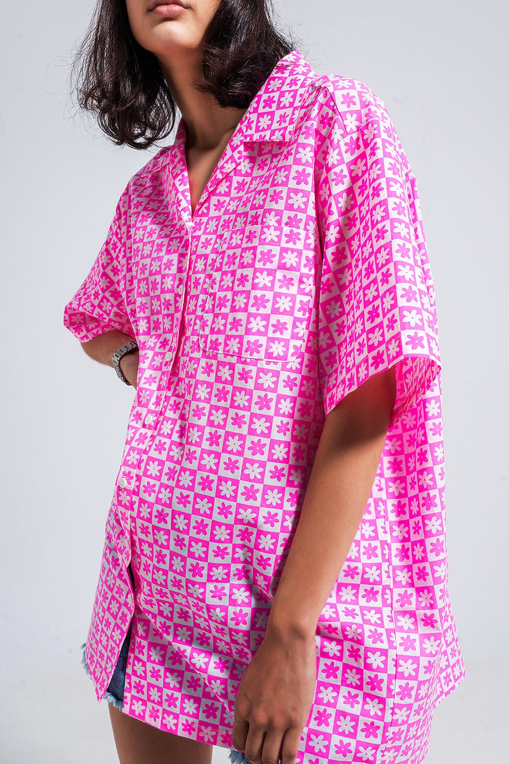 Camisa rosa luminoso extragrande de manga corta Q2