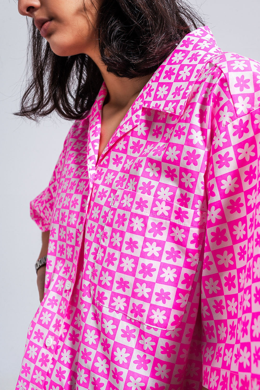 Camisa rosa luminoso extragrande de manga corta Q2