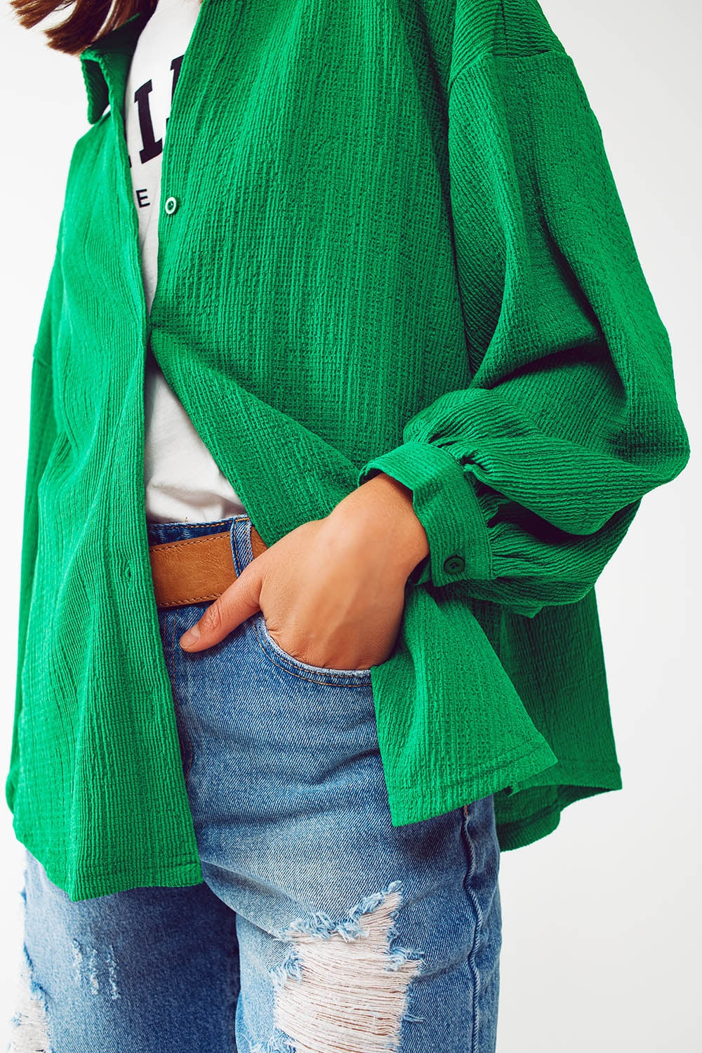 Camisa texturizada con mangas abullonadas en verde Q2