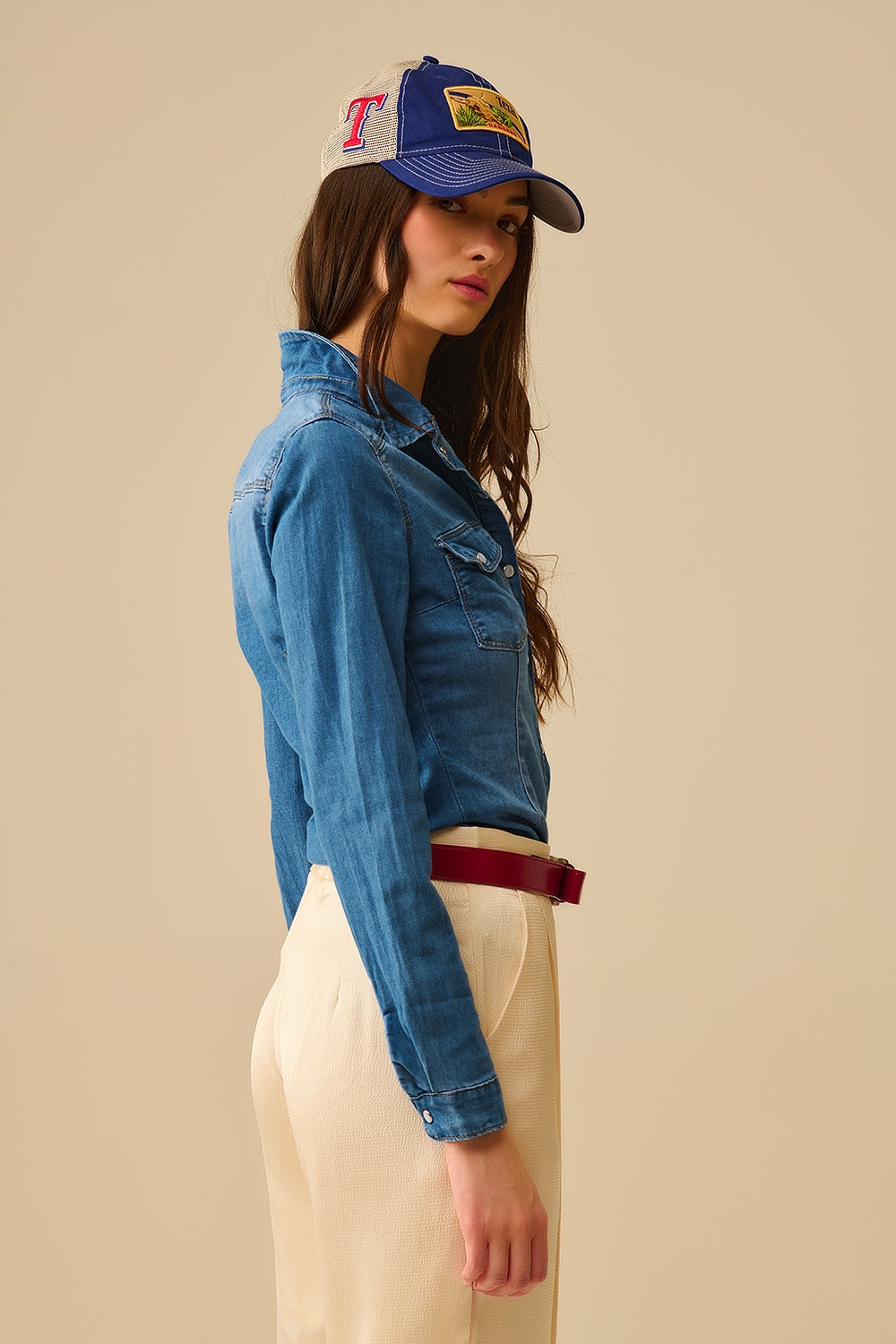 Camisa vaquera ajustada con bolsillos en el pecho Q2