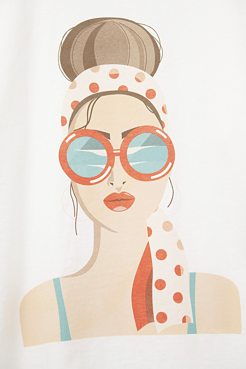 Camiseta blanca hecha en Italia con un gráfico de chica vintage Q2
