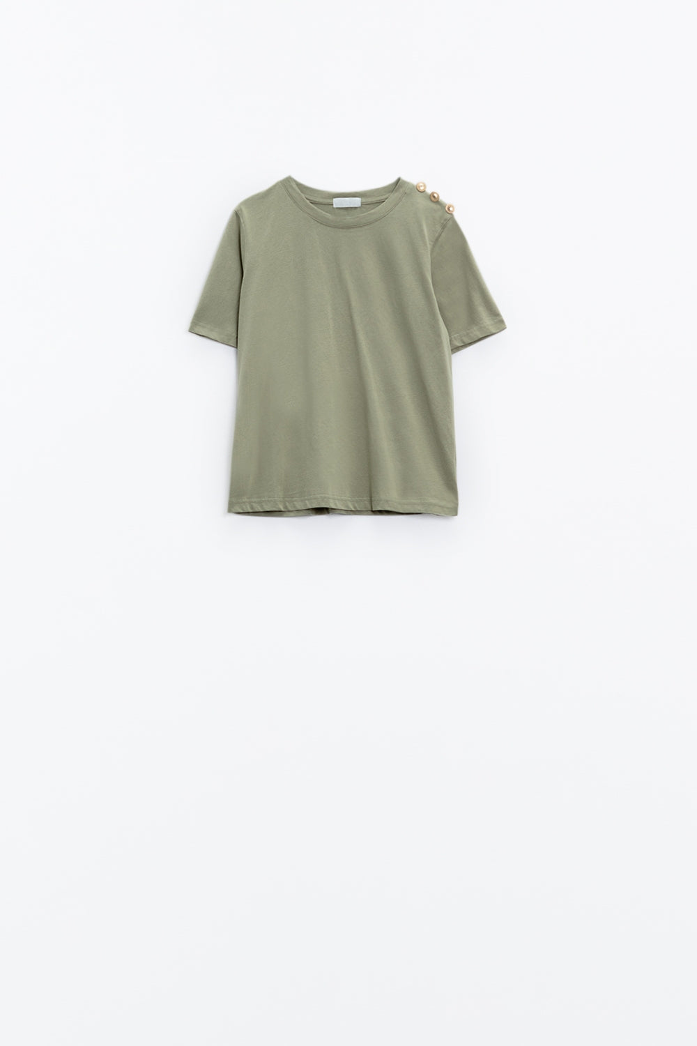 Camiseta caqui con detalle de botón dorado en el hombro Q2