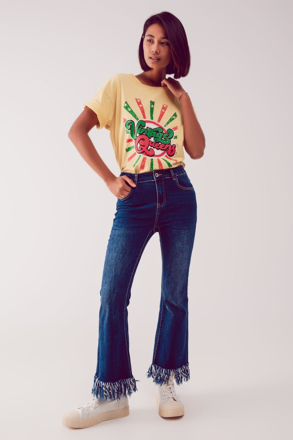 Camiseta casual con estampado gráfico de Vintage Queens en amarillo Q2