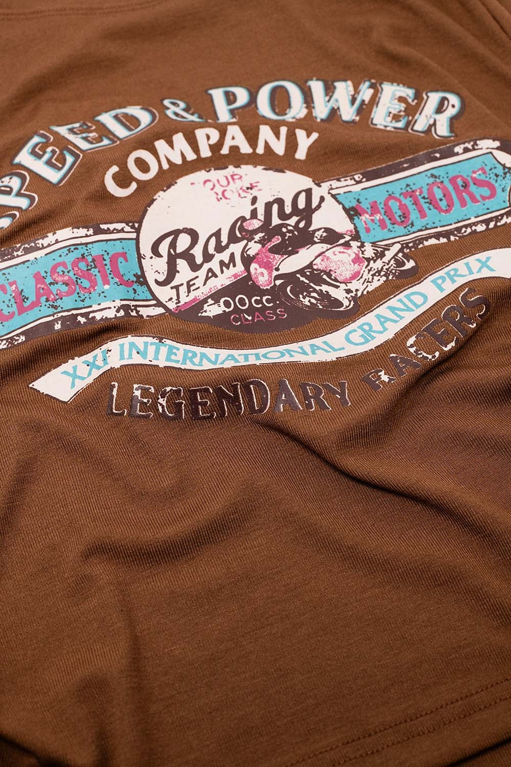 Camiseta marrón con cuello redondo y estampado gráfico Q2