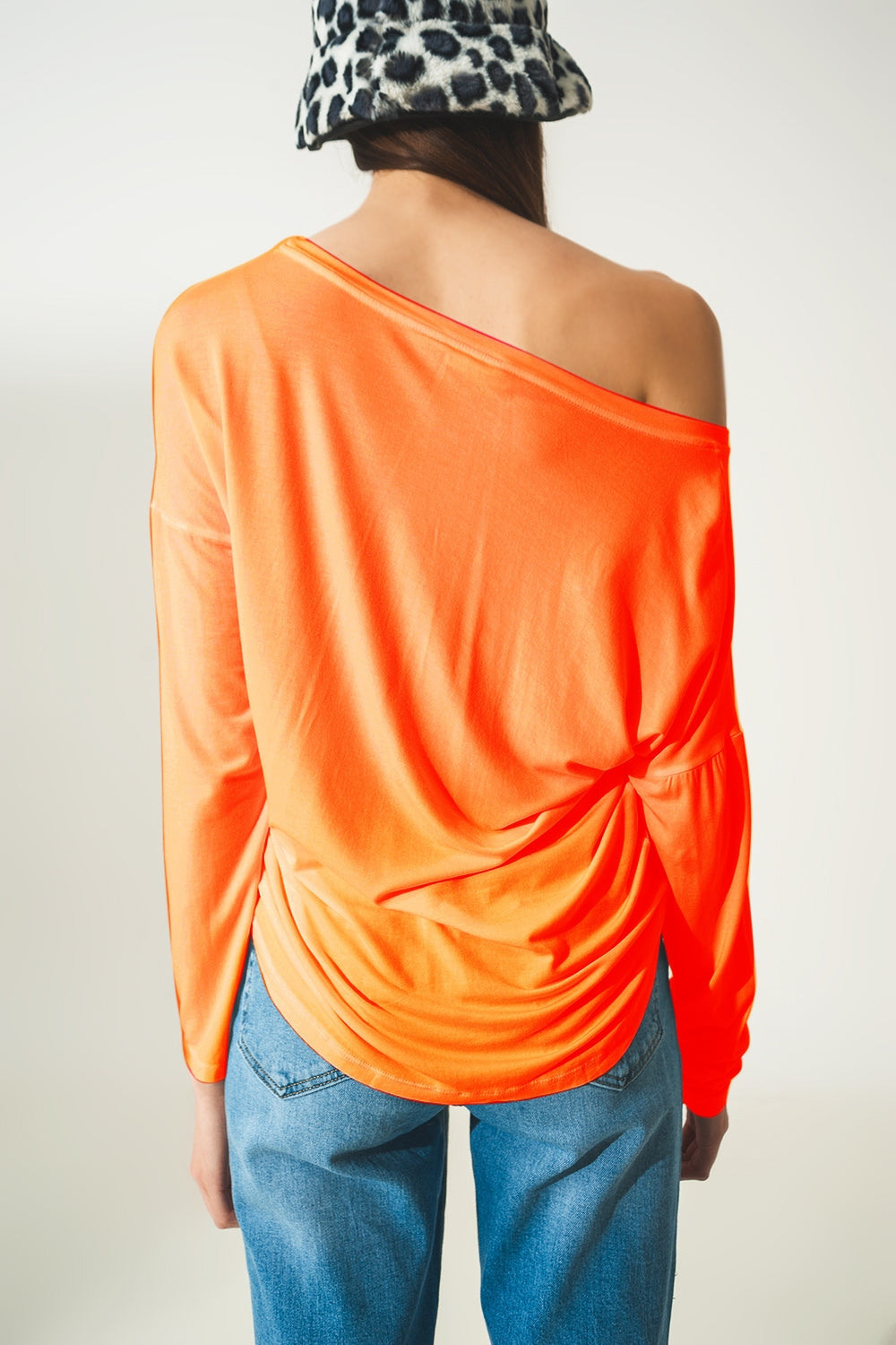 Camiseta naranja cuello barco de manga larga en modal Q2