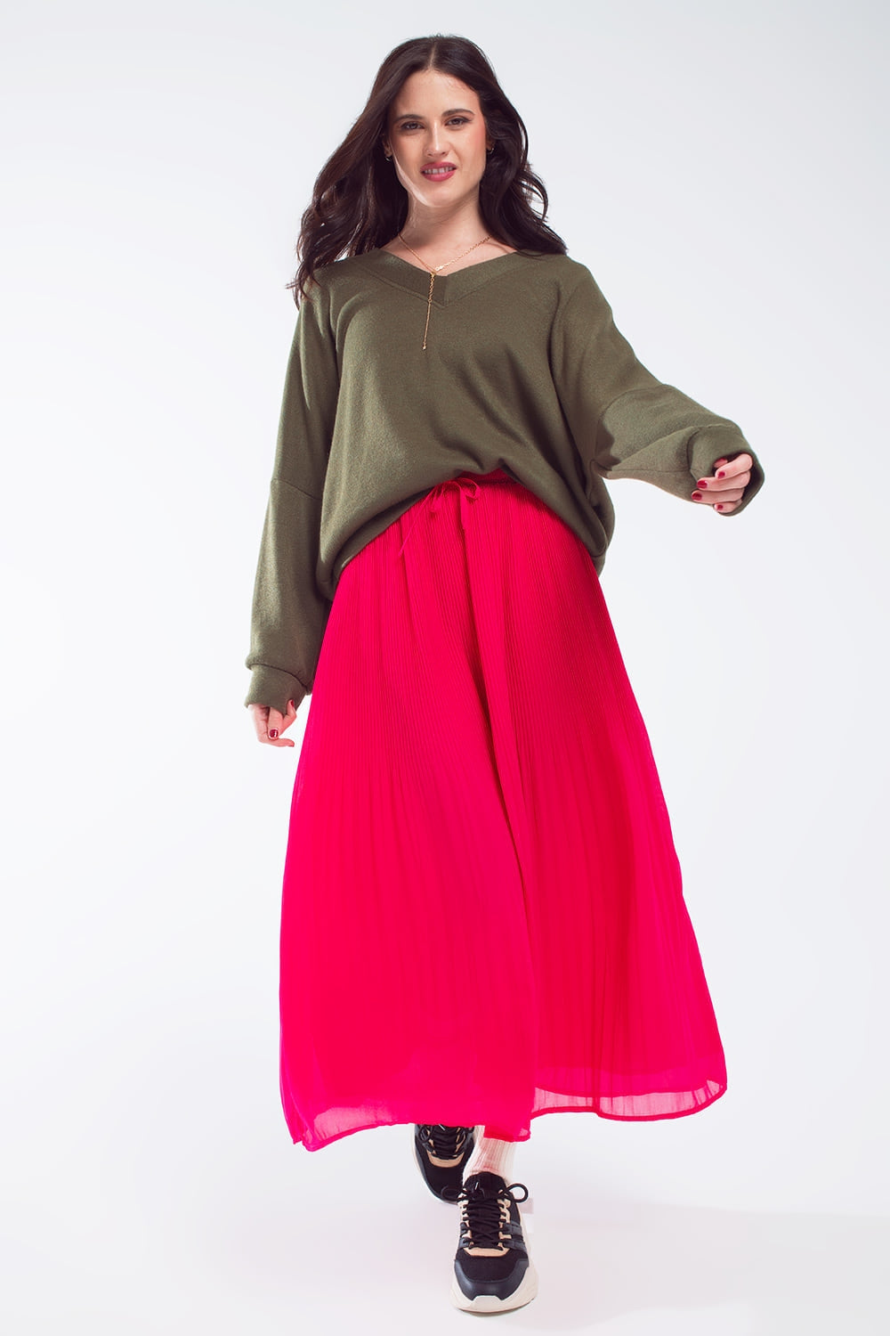 Camiseta oversize verde oliva con escote en V Q2