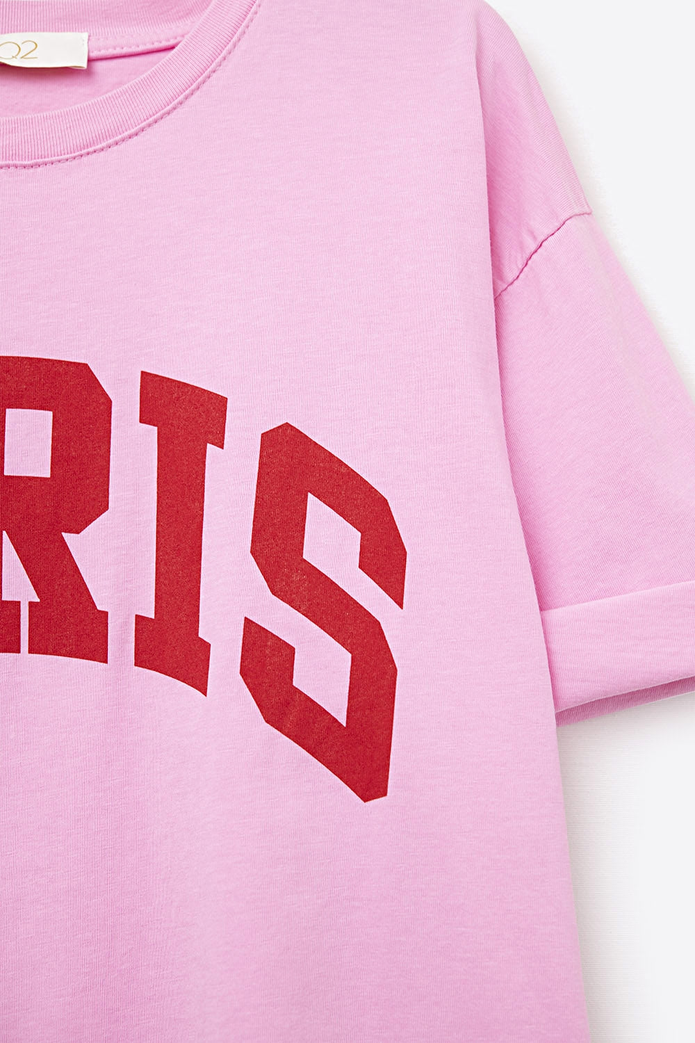Camiseta relajada París rosa con letras rojas Q2