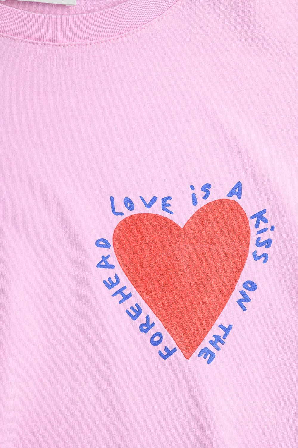 Camiseta Rosa Con Amor es un Beso en la Frente Q2