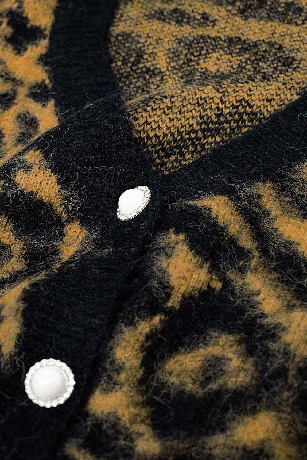 Cárdigan con estampado de leopardo confeccionado en tejido de punto con lana en color Camel Q2