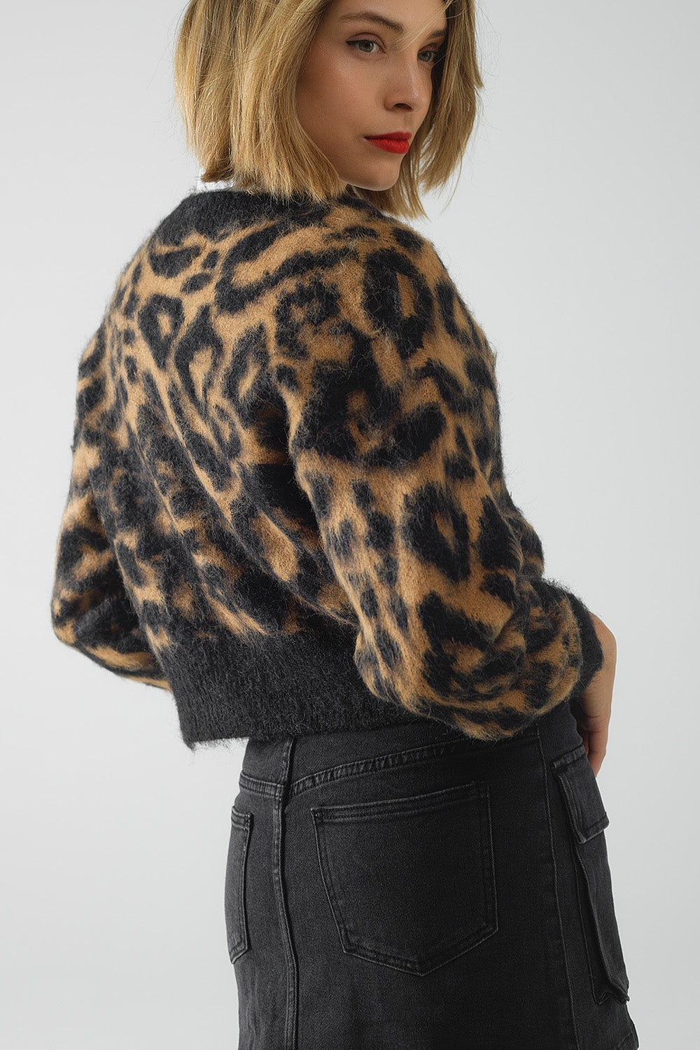 Cárdigan con estampado de leopardo confeccionado en tejido de punto con lana en color Camel Q2
