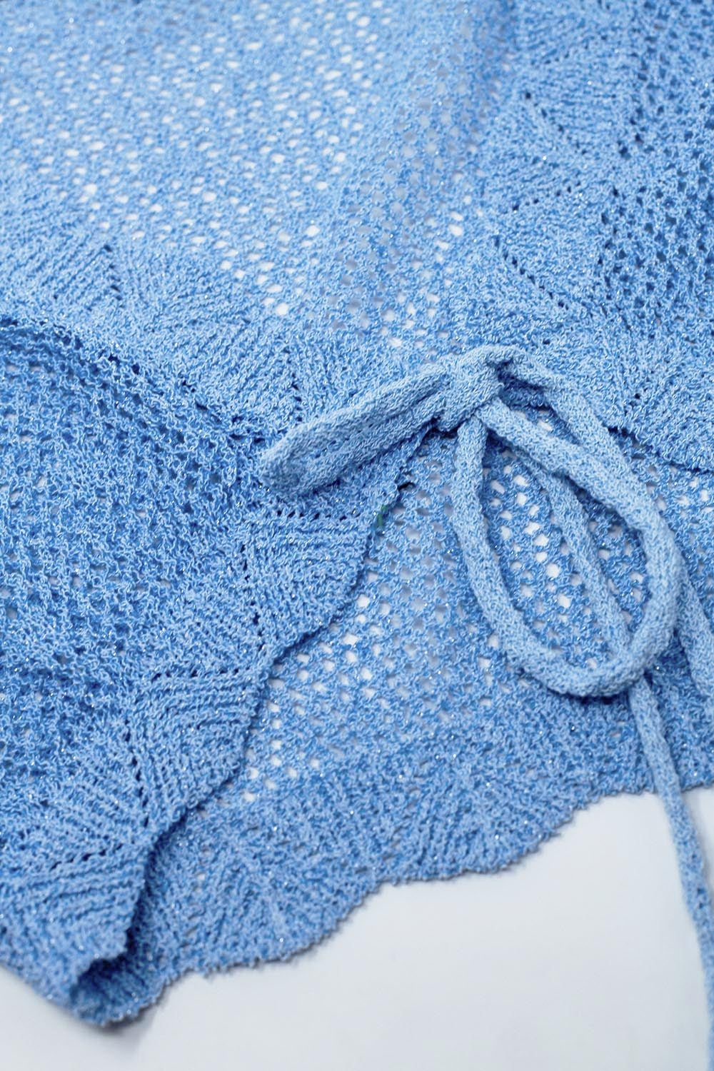 Cárdigan corto azul de ganchillo con detalle de lúrex Q2