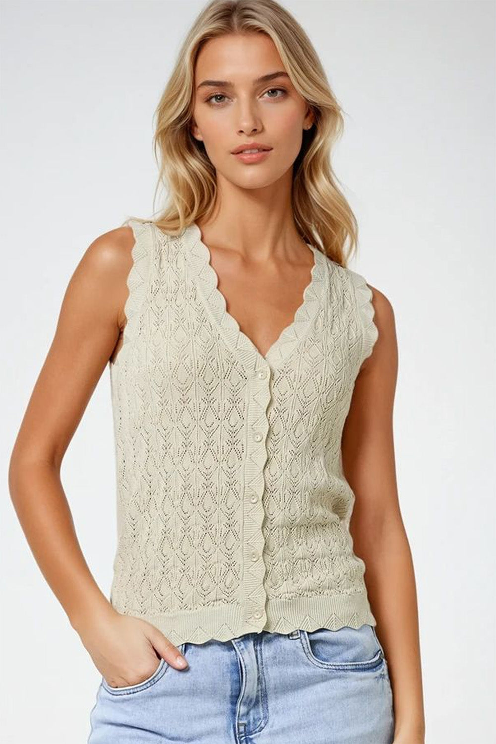Chaleco de Punto Pointelle con Bordes Festoneados en Beige Q2