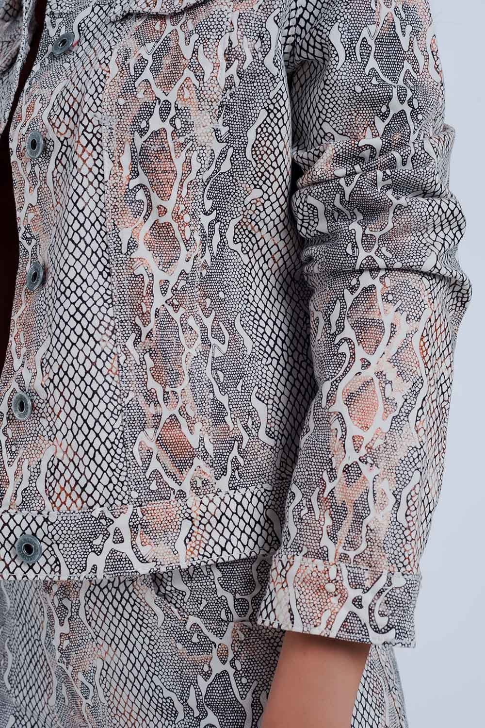 Chaqueta con estampado de efecto piel de serpiente Q2