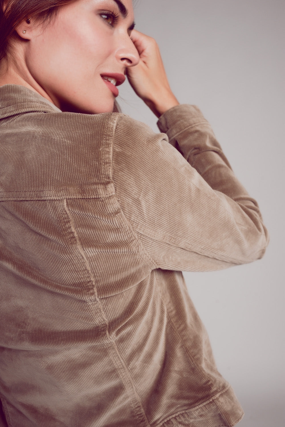 Chaqueta de pana de color beis Q2