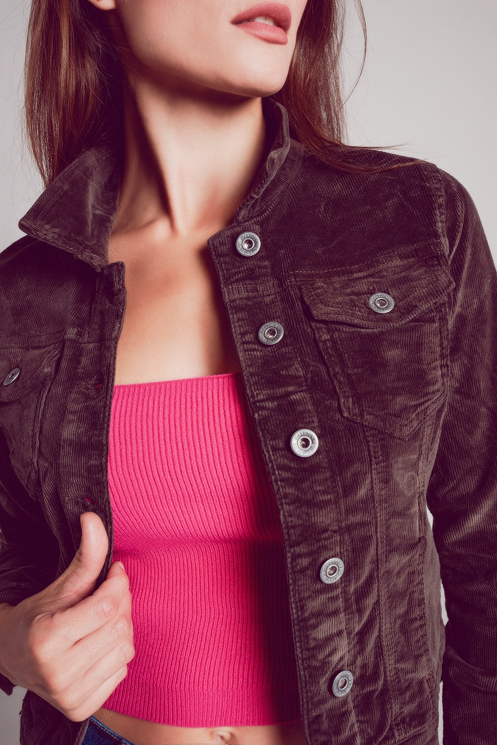 Chaqueta de pana de color marron Q2