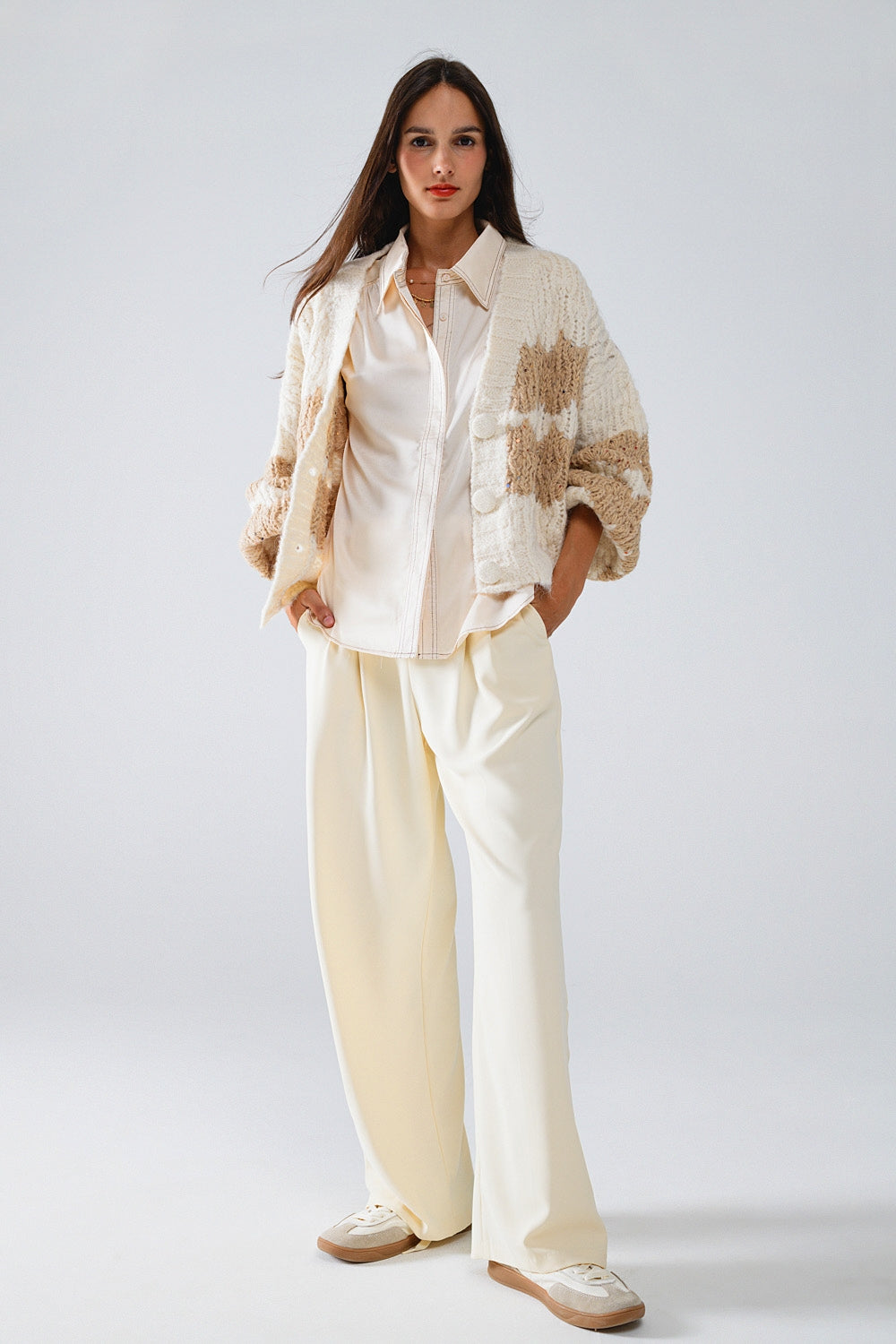 Chaqueta de punto grueso a rayas con detalles de lentejuelas en color crema Q2