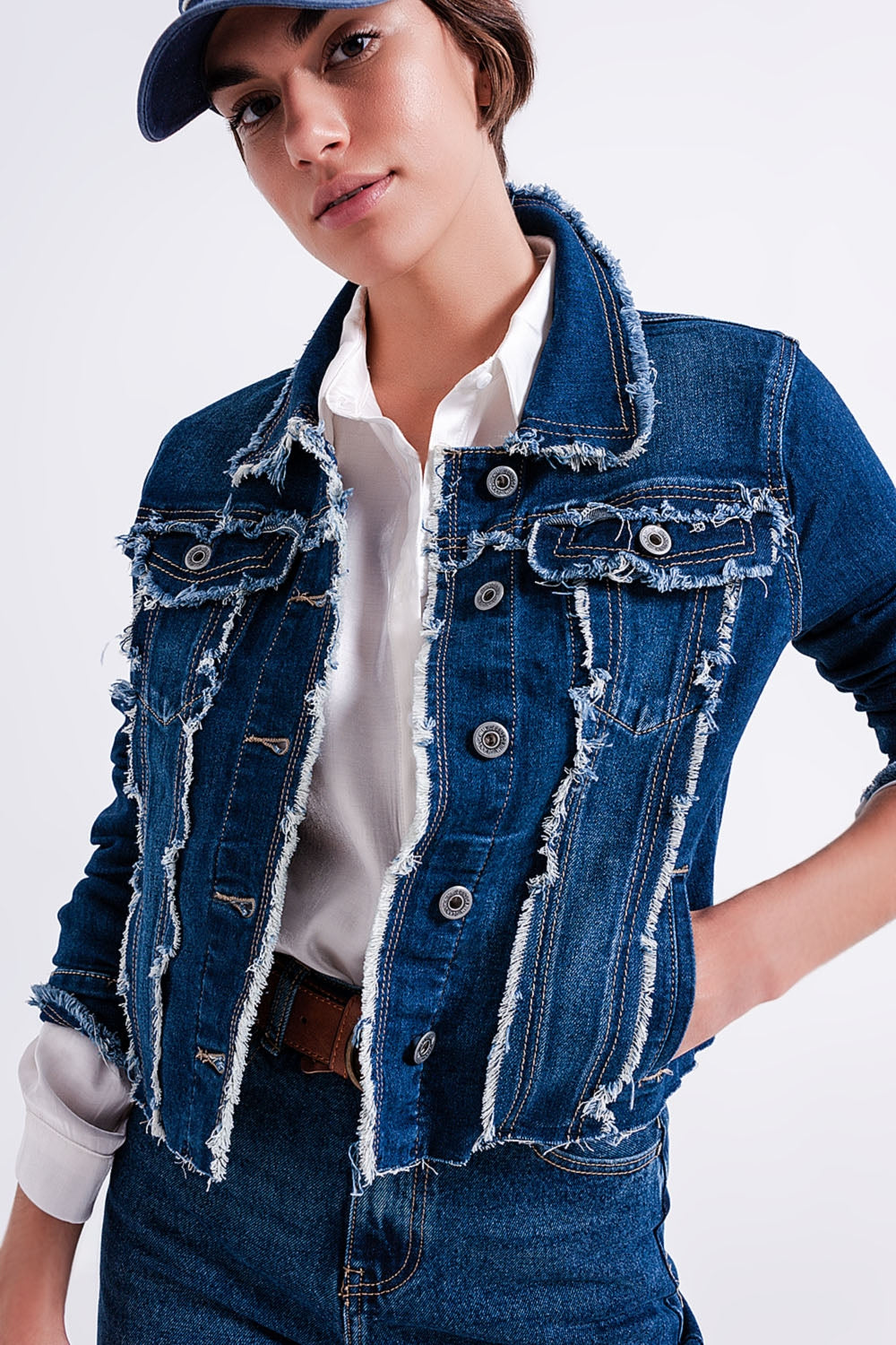 Chaqueta denim con remates desilachados Q2