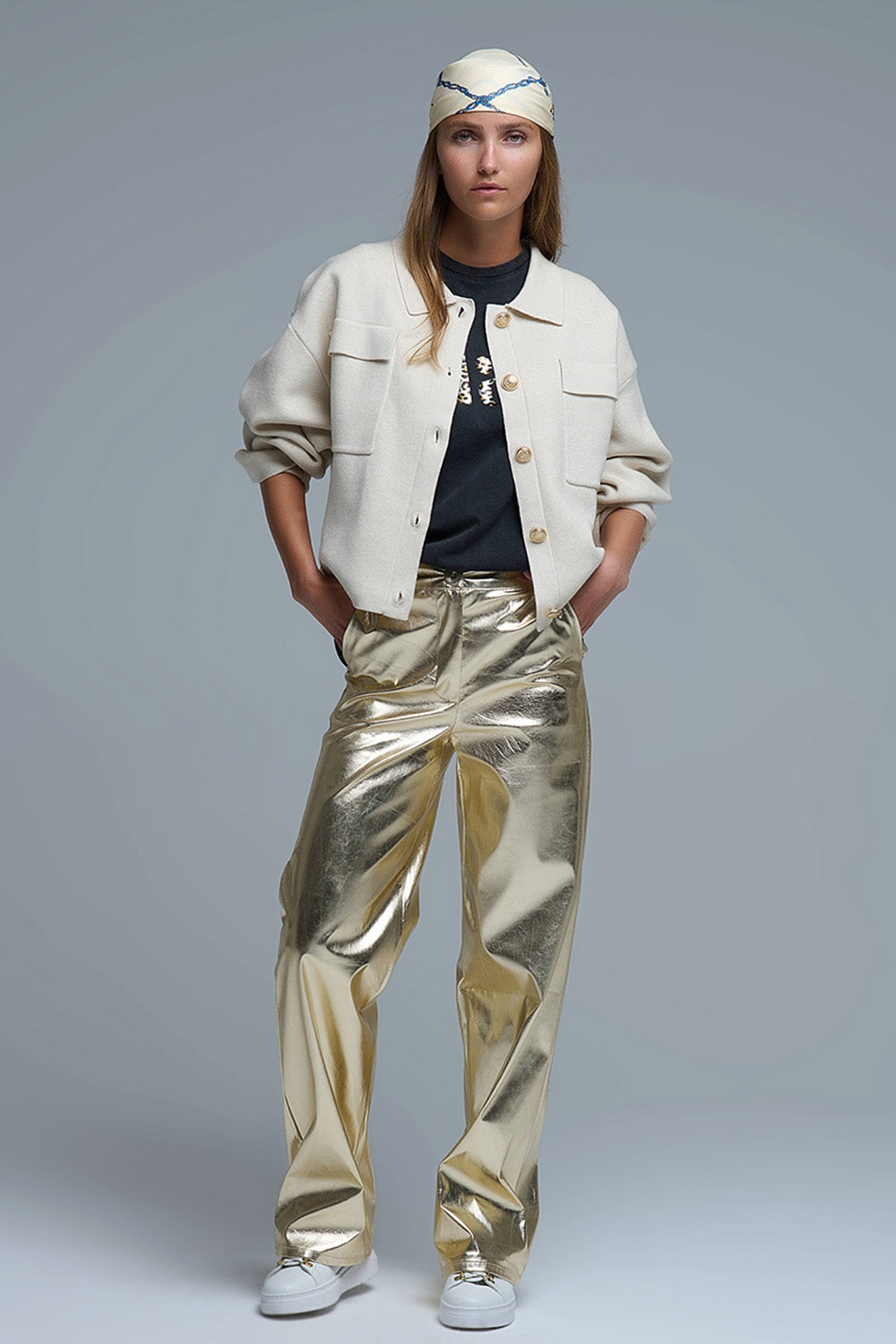 Chaqueta formal de punto relajada con bolsillos en el pecho en beige Q2