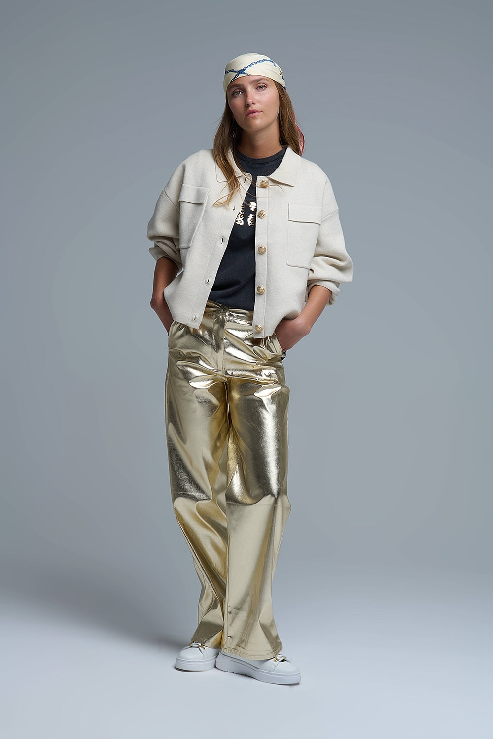 Chaqueta formal de punto relajada con bolsillos en el pecho en beige Q2