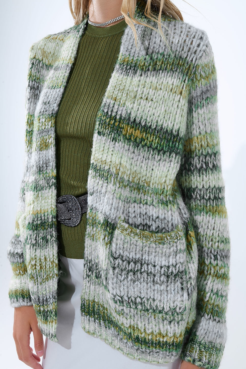 Chaqueta larga de rayas jaspeadas con bolsillos en verde Q2