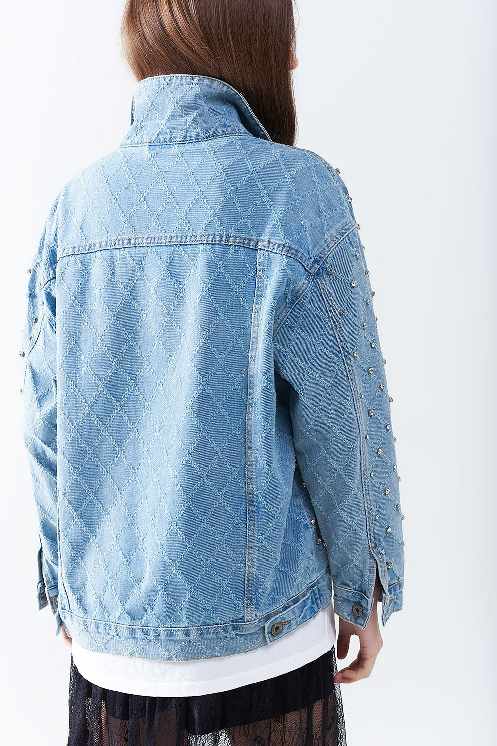 Chaqueta vaquera ancha con pedrería en estampado de rombos Q2