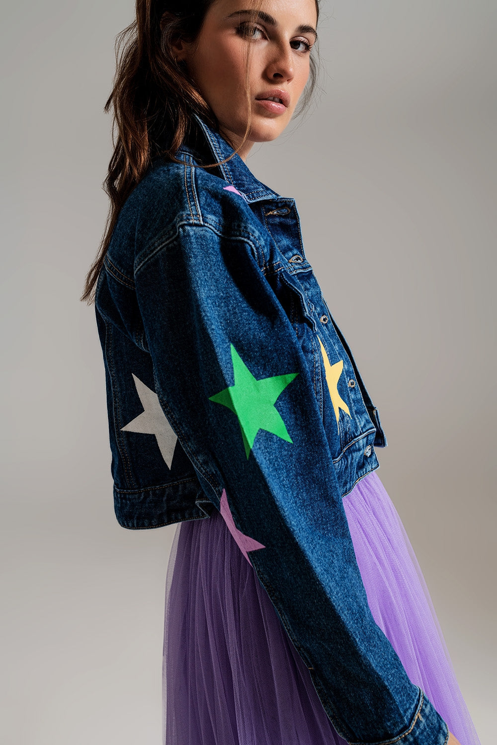 chaqueta vaquera con estrellas multicolores Q2