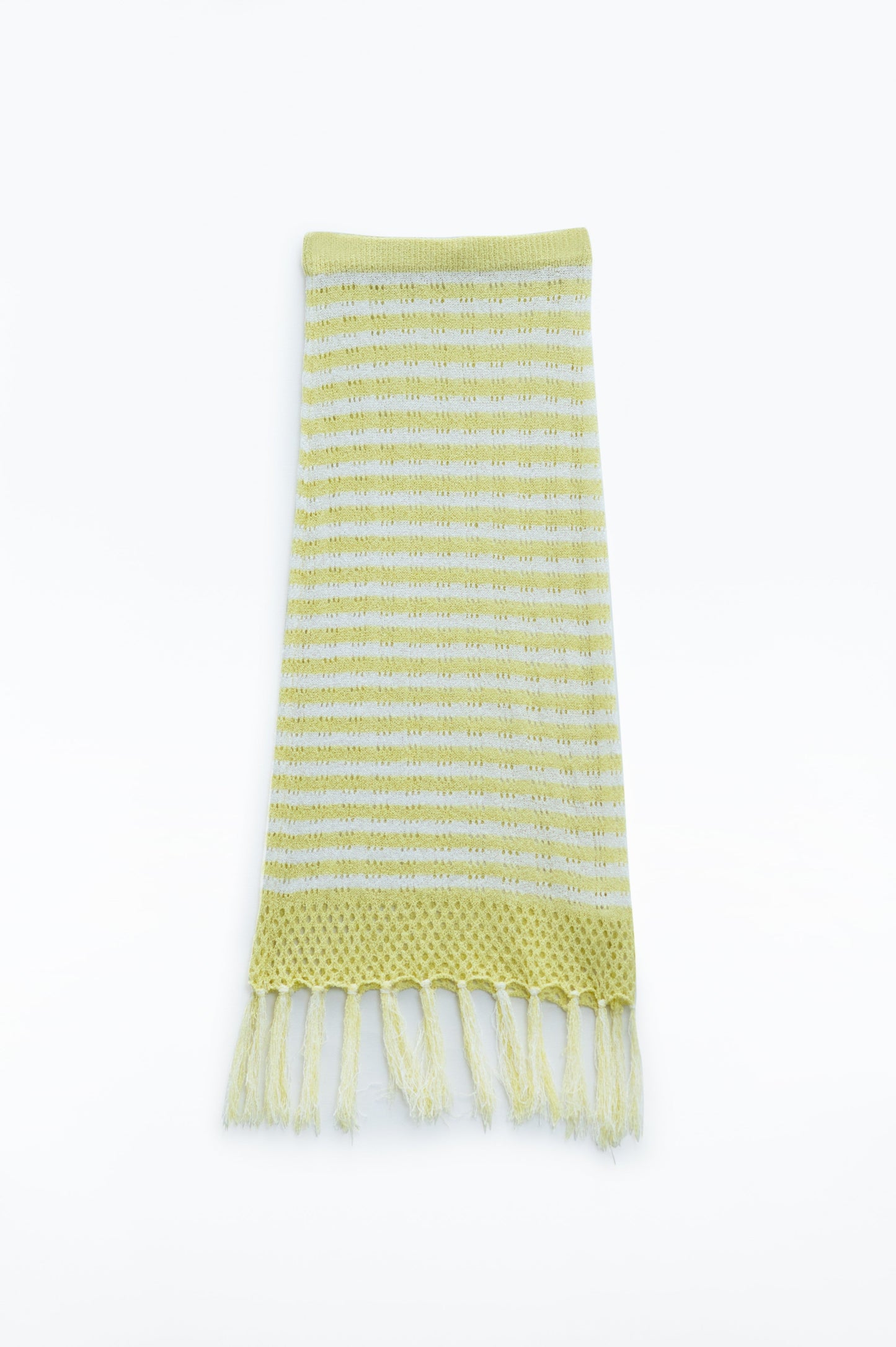 Falda blanca midi de crochet con rayas amarillas y dobladillo de flecos Q2