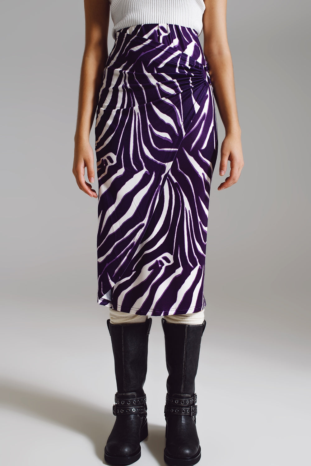 Falda envolvente con detalle fruncido en el lateral en estampado de cebra morado y crema Q2