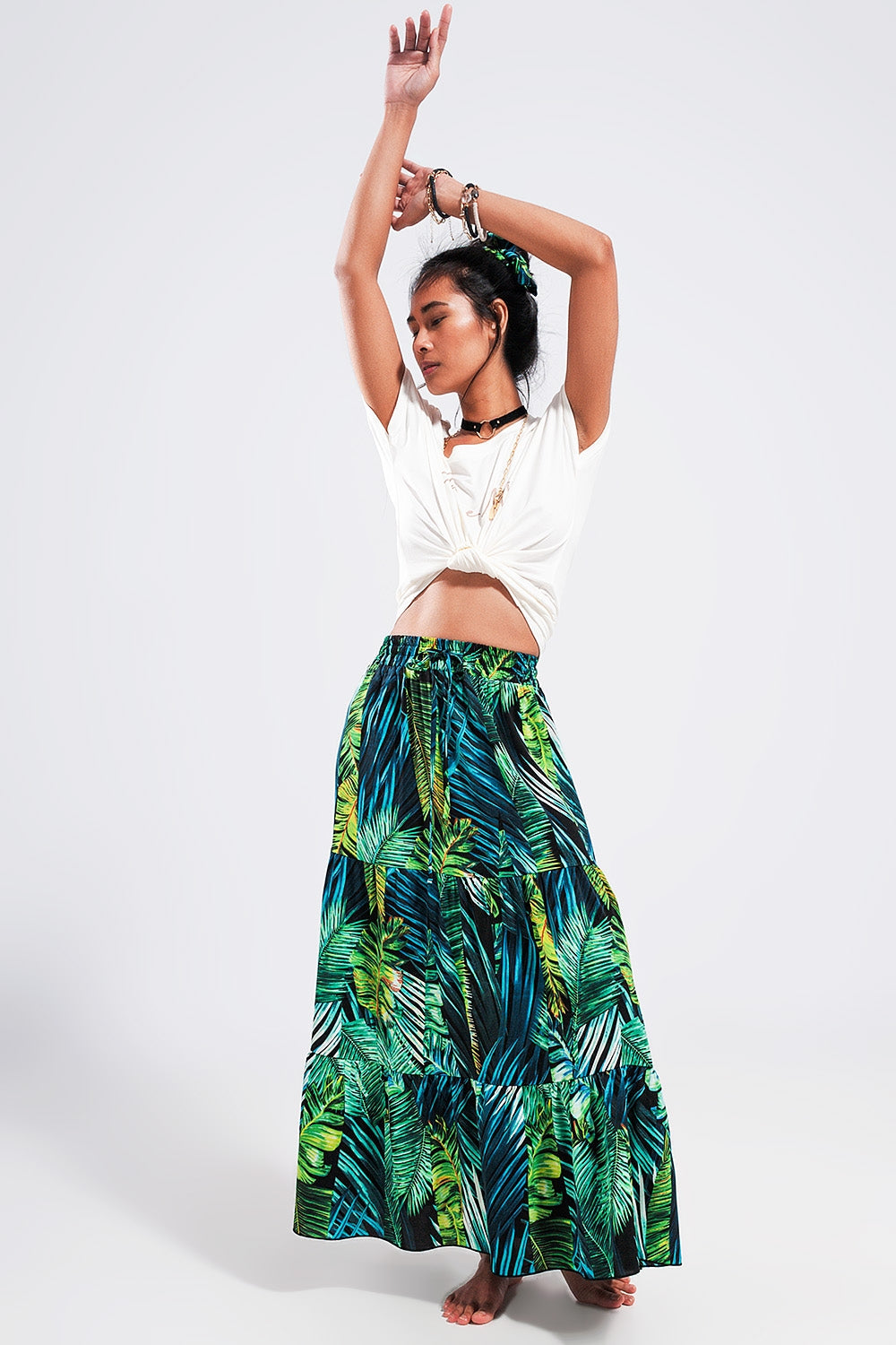 Falda larga verde escalonada con estampado tropical Q2