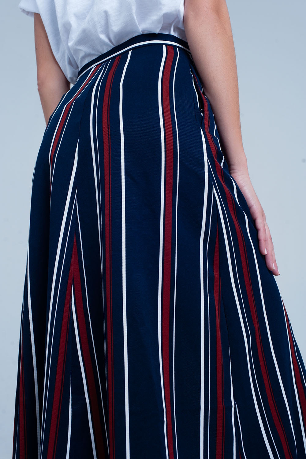 Falda midi azul marino a rayas Q2