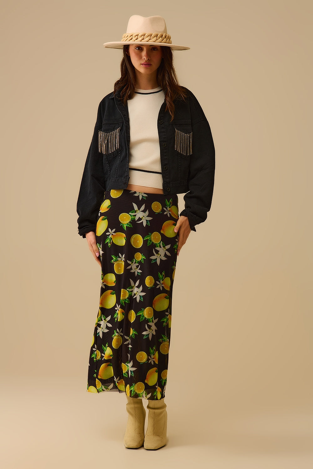 Falda midi negra ajustada con estampado de limón en tejido de malla Q2