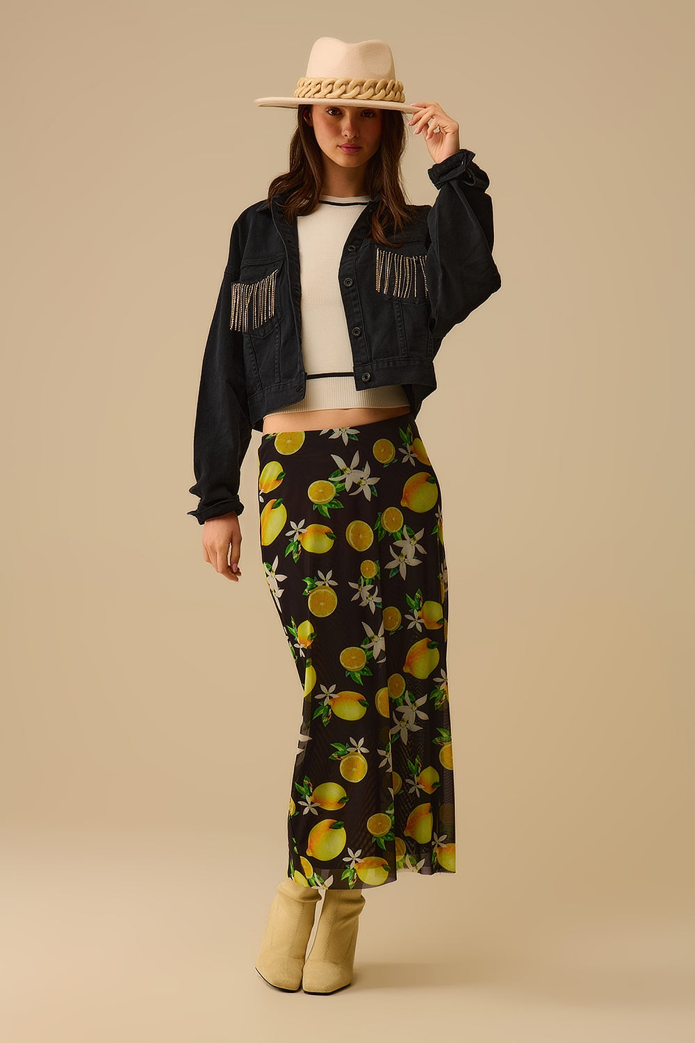 Falda midi negra ajustada con estampado de limón en tejido de malla Q2