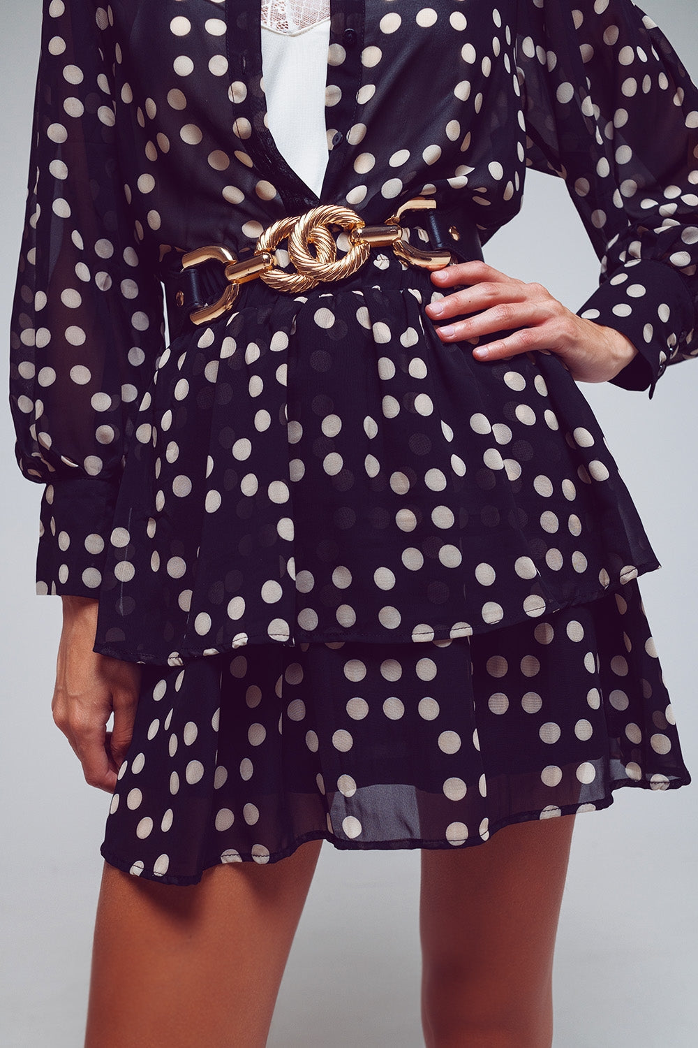 Falda mini con volados en negro y lunares crema Q2