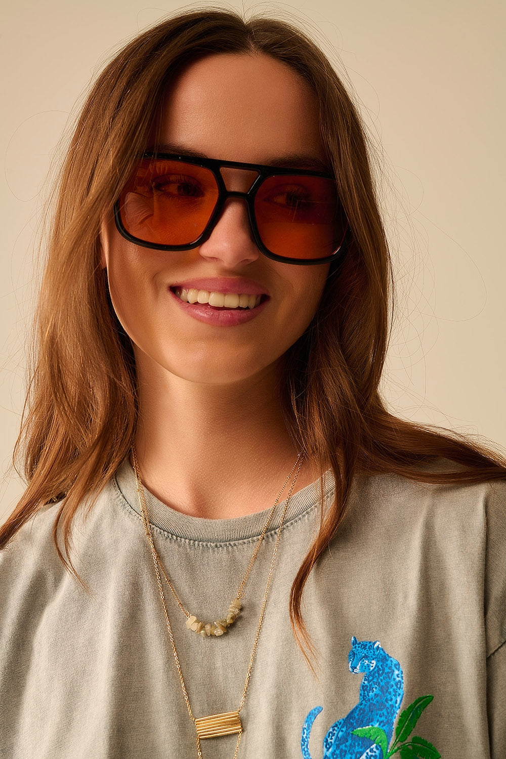 Gafas de sol con montura negra y cristales naranjas Q2