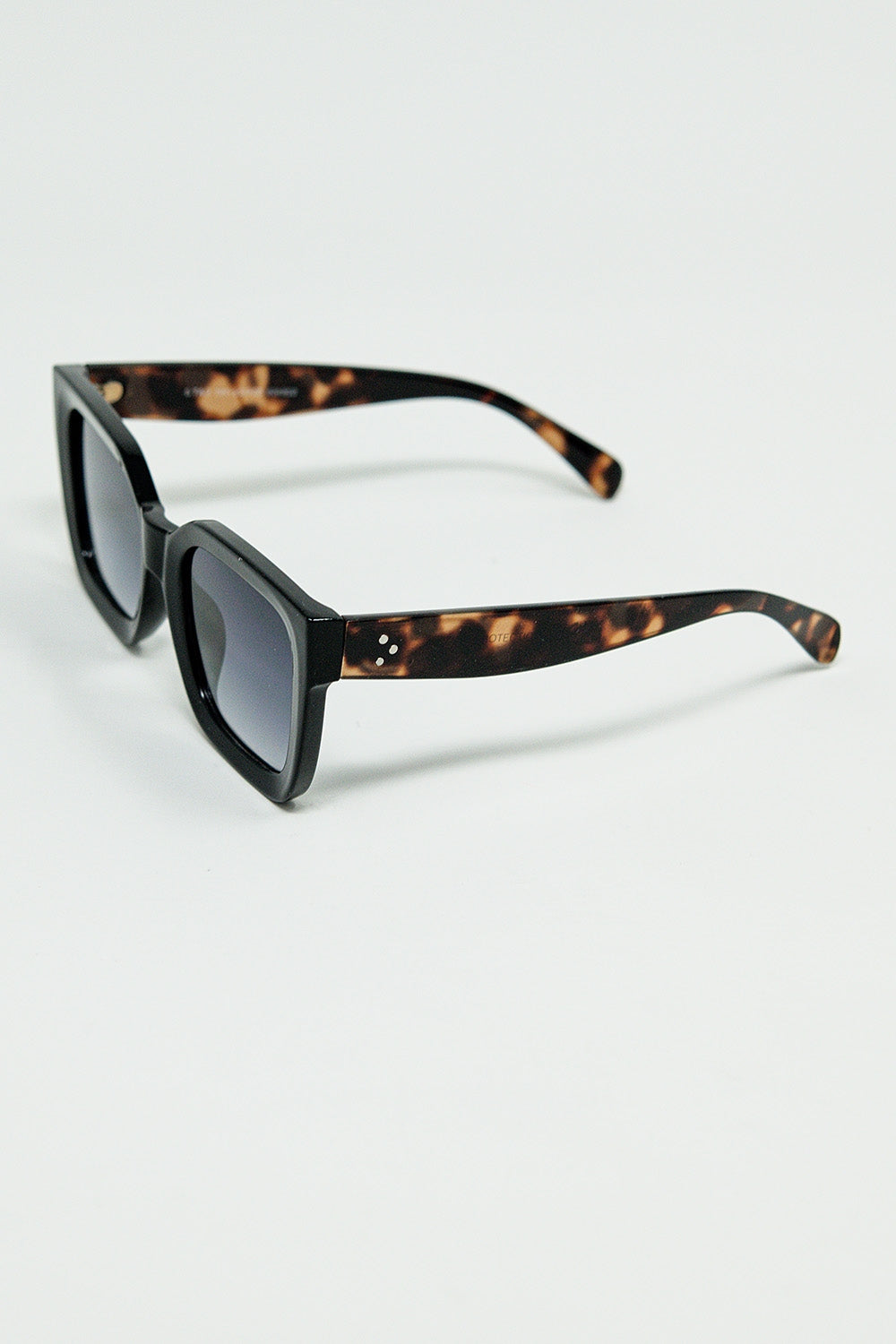 Gafas de sol cuadradas con estampado animal en el lateral Q2
