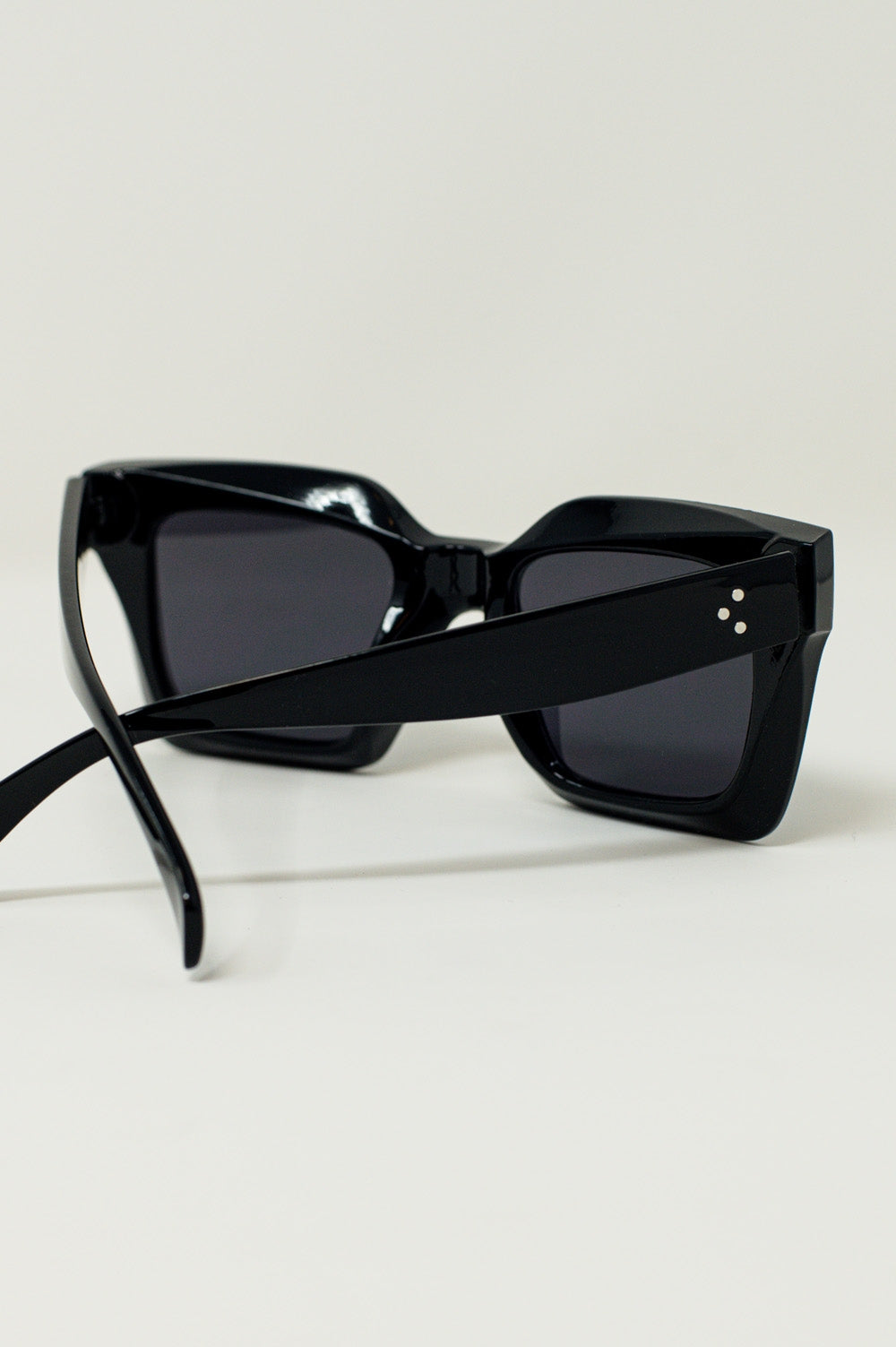 Gafas de sol cuadradas de los 90 en negro Q2