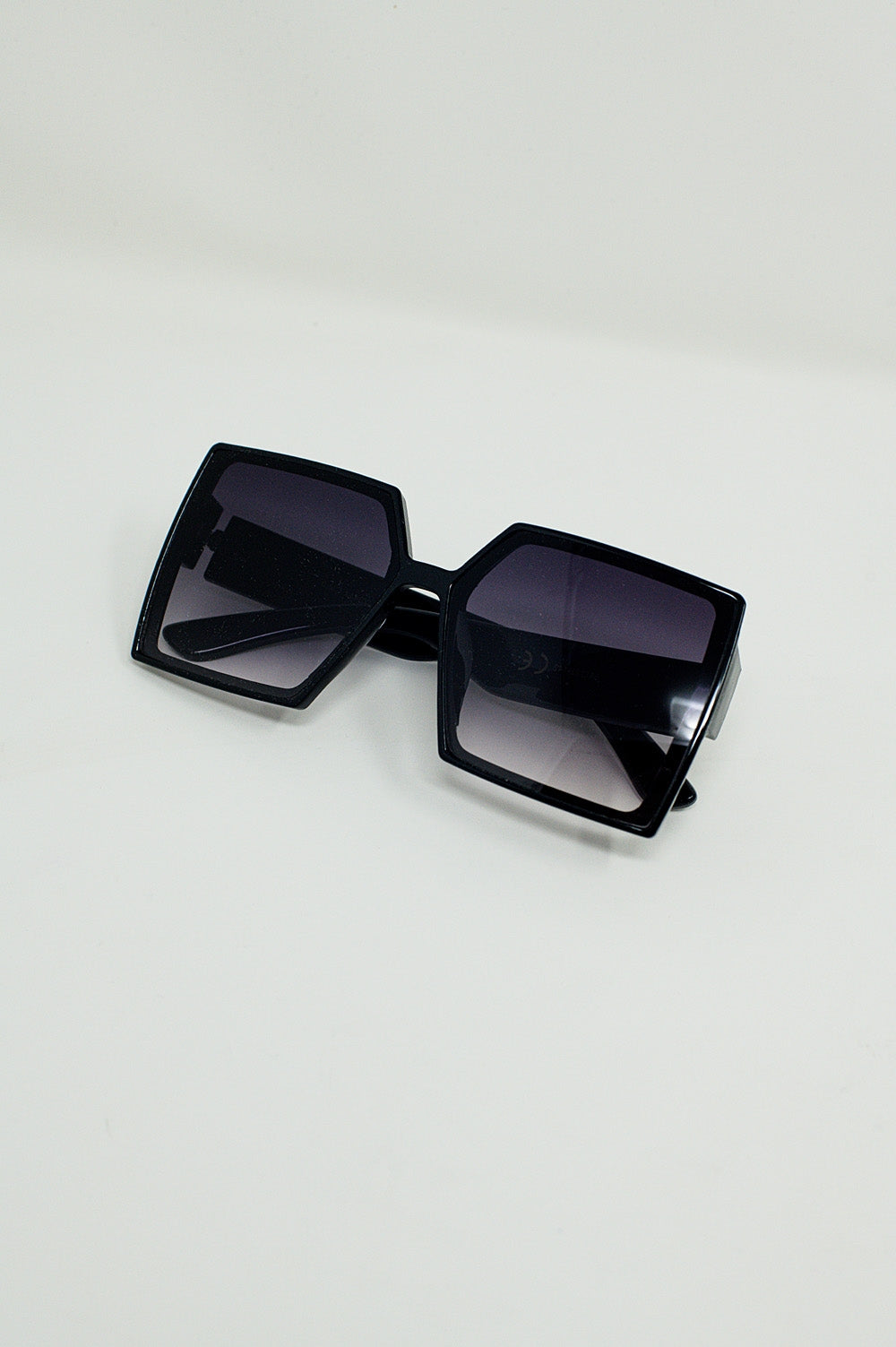 Gafas de sol cuadradas extragrandes en negro Q2