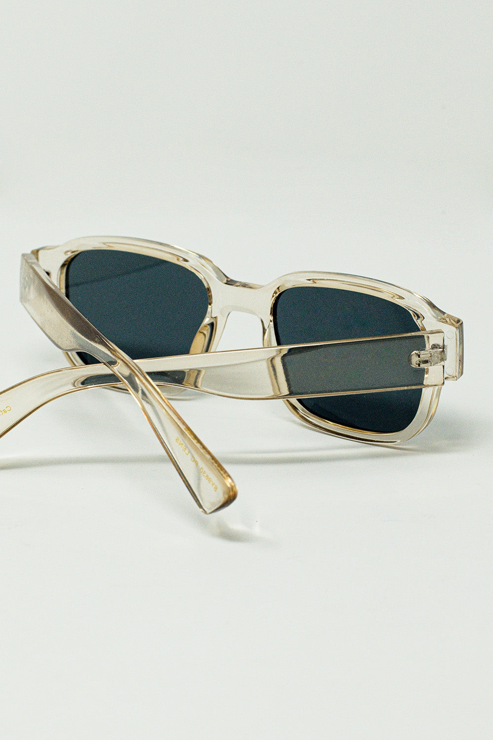 Gafas de sol cuadradas gruesas en amarillo cristal Q2