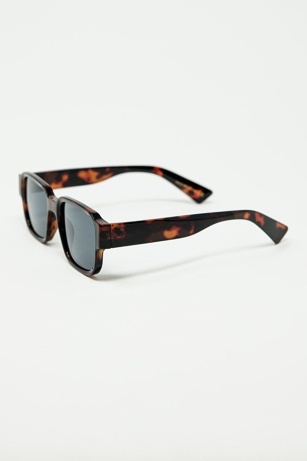 Gafas de sol cuadradas gruesas marrones en gris cristal Q2