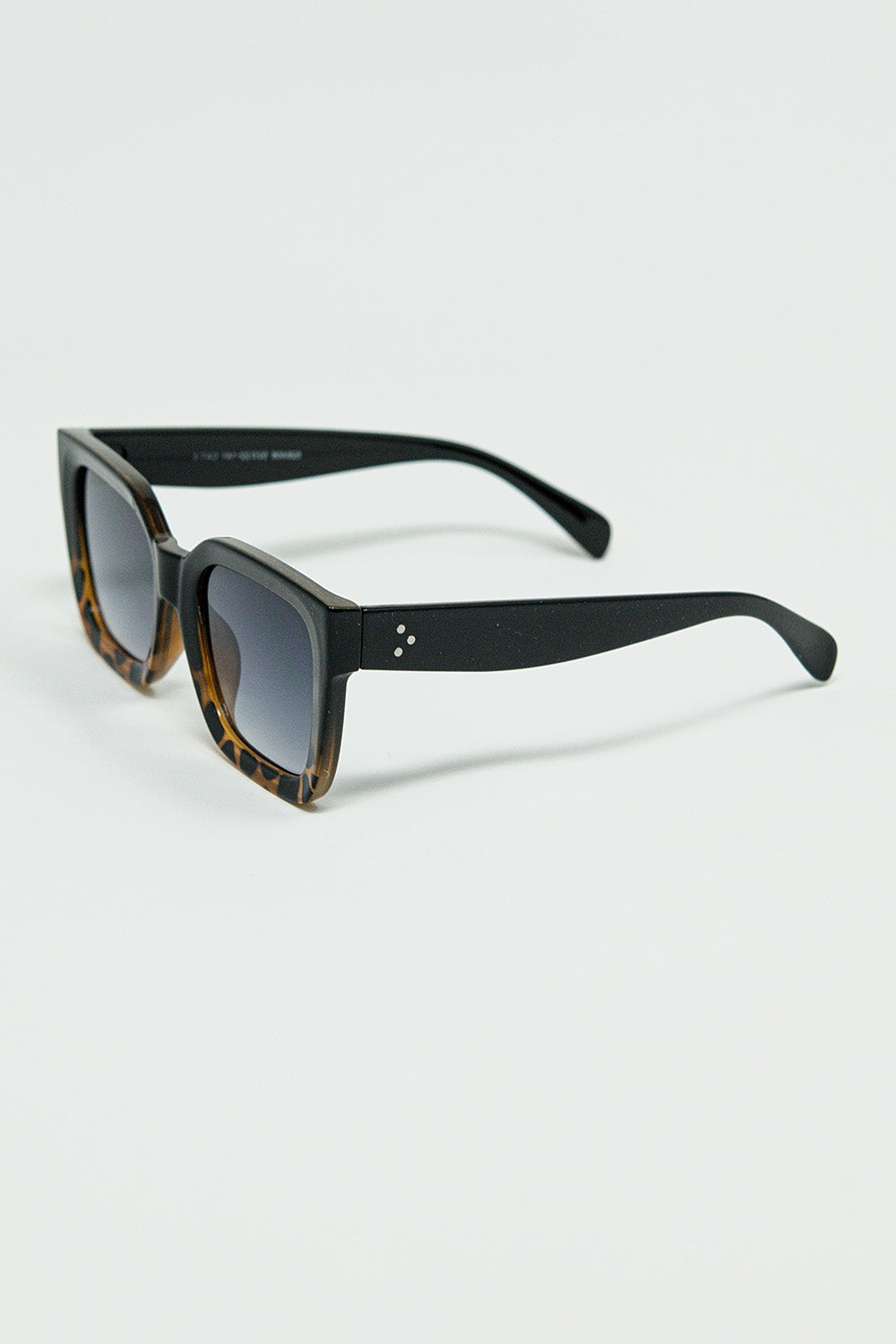 Gafas de sol cuadradas marrones con degradado en animal Q2