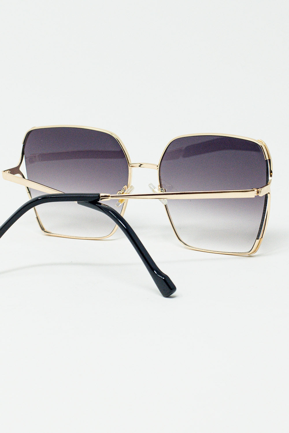 Gafas de sol cuadradas oversize de metal con lentes degradadas negras Q2