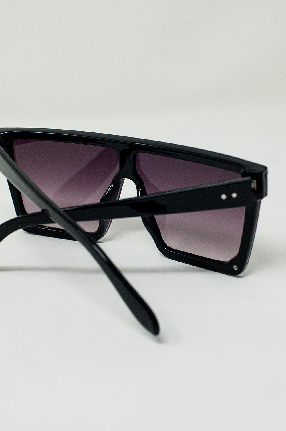 Gafas de sol cuadradas y extragrandes estilo años 70 en negro Q2
